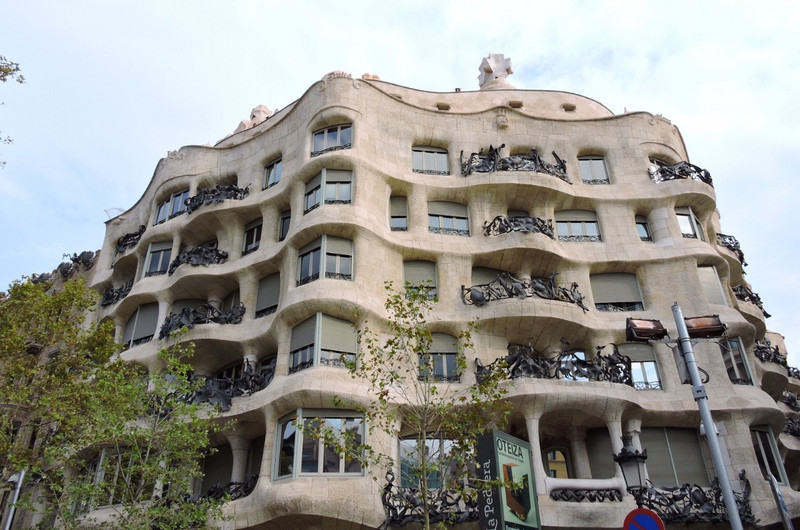 Casa Mil&agrave; (La Pedrera), Gaudi apartment building