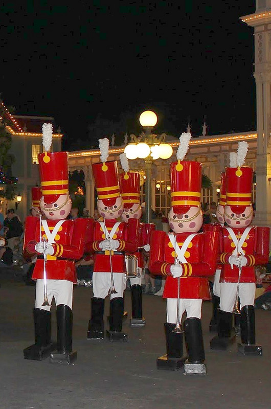 Mickey&#8217;s Once Upon a Christmastime Parade