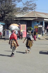 Tanzanian women leaving market