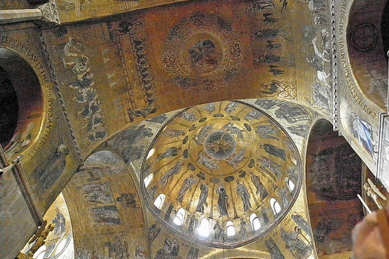 Mosaic ceiling of St. Mark&#39;s