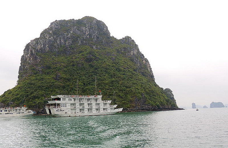 Bhaya III cruise ship