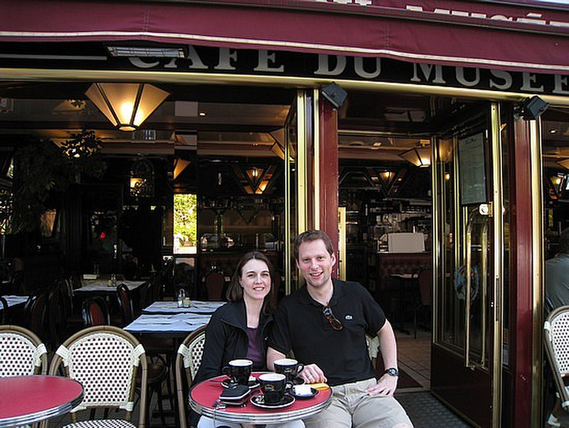 Kelly and Jesse doing the Parisian thing