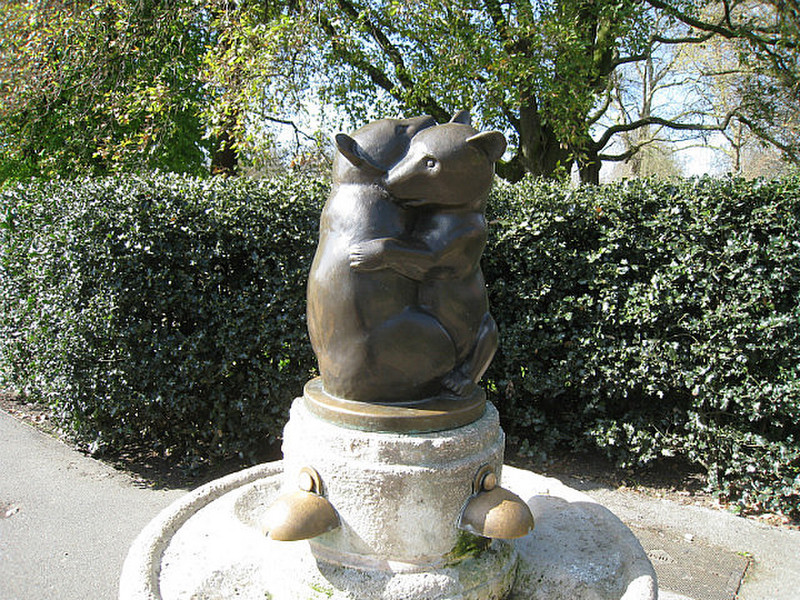 Bear fountain in Hyde Park