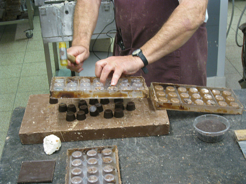 Hammering chocolate from a mold