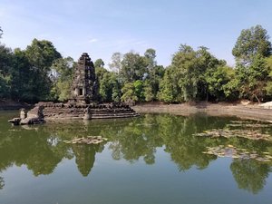 Neap Poan Temple