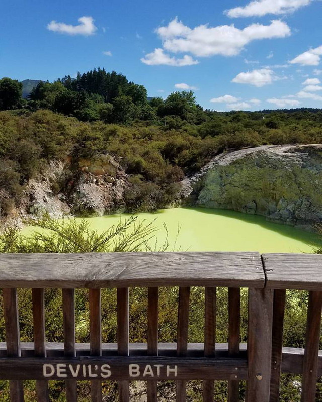 Waiotapu Geothermal Walk- Devil's Bath