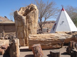 Mohavi Indian Trading Post outside of Holbrook