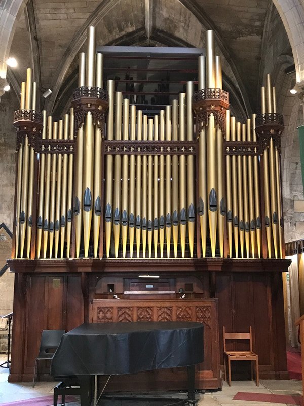Pipe Organ. Not near as big as St Giles