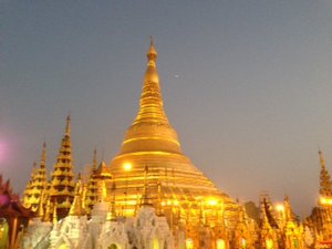 Sunset Schwedagon Pagoda - Yangon