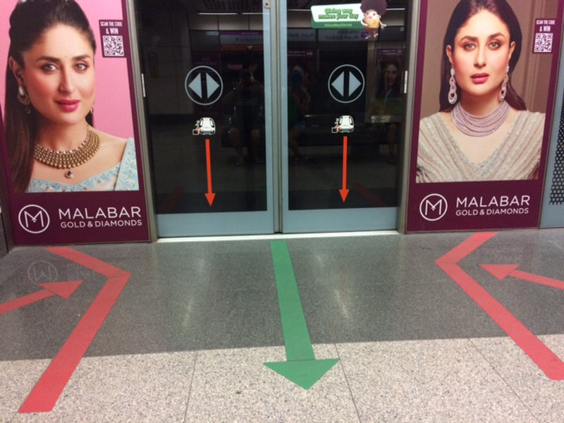 Orderly Singapore. Signs on the MRT