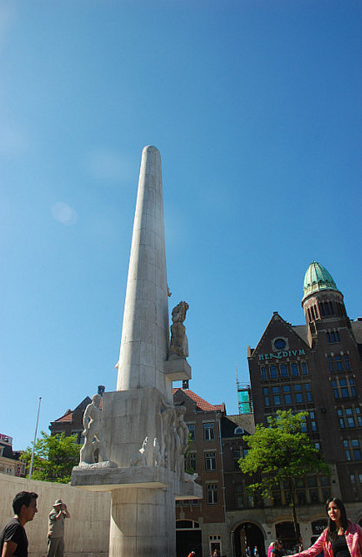Dam Square Monument