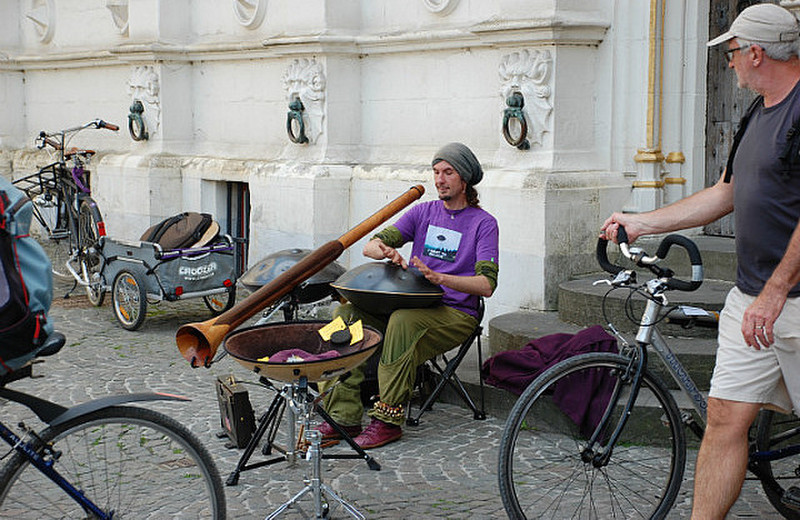 Weird instrument guy on Burg Square