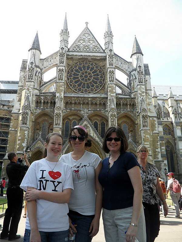 Kelsie, Regan and Nikki at Westminster Abbey