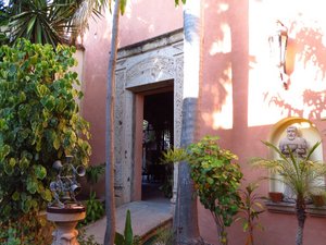 Posada Hidalgo - interesting corners and niches