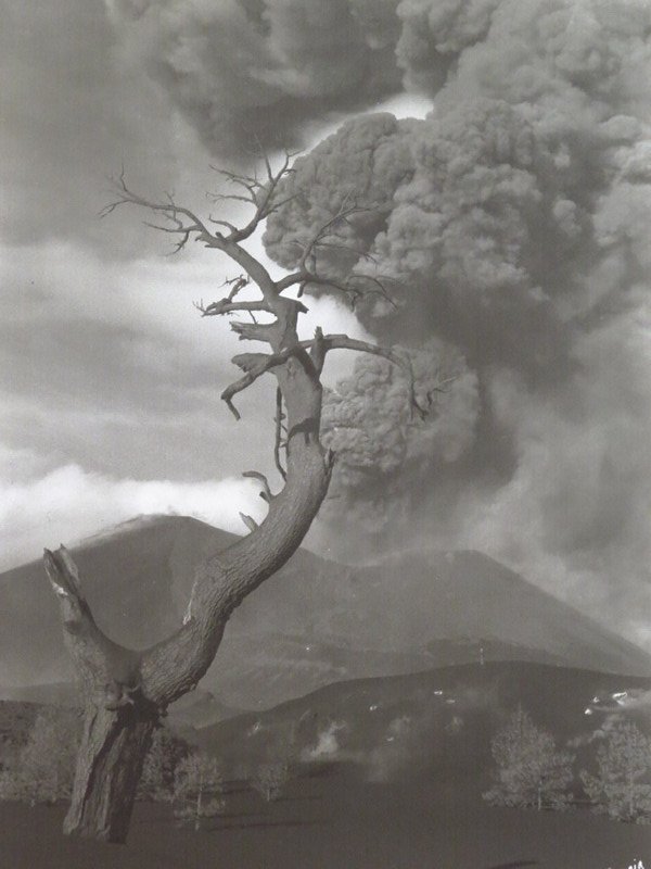 Zalce's photograph of volcano.