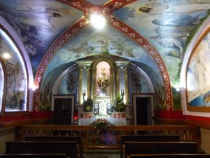 Seeing this side chapel in Santuario de Guadalupe reminnded me of murals.