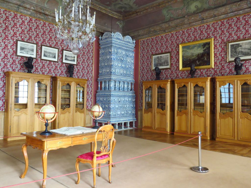 All main rooms have stoves in corner (Blue/white Delft tile structure)