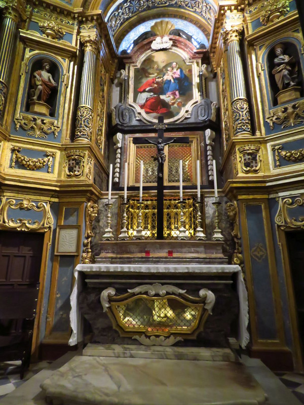 A side altar