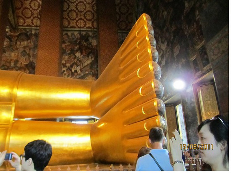 The Buddhas feet