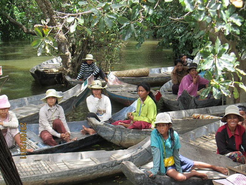 Commune of ladies of the floating village 