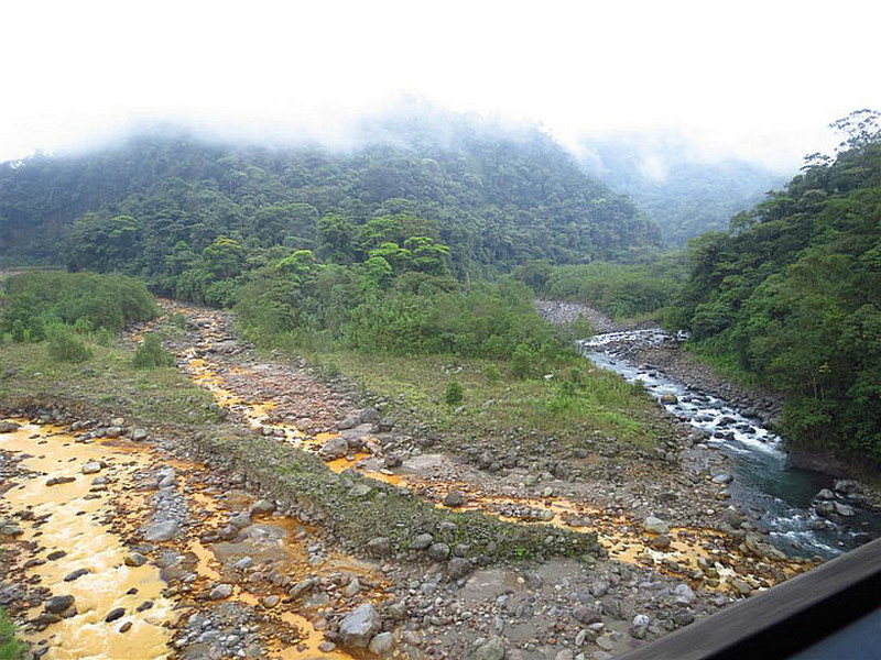 Rio Sucio (Dirty River), iron oxide from volcano