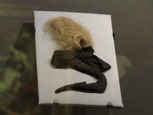 Gruesome - Nelson&#39;s hair sent to Lady Hamilton 