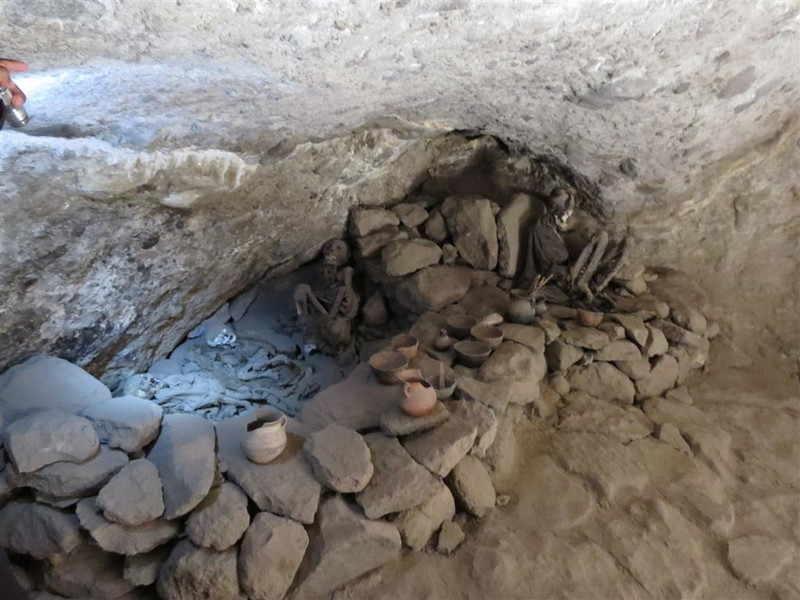 Mummified family with possessions for next world