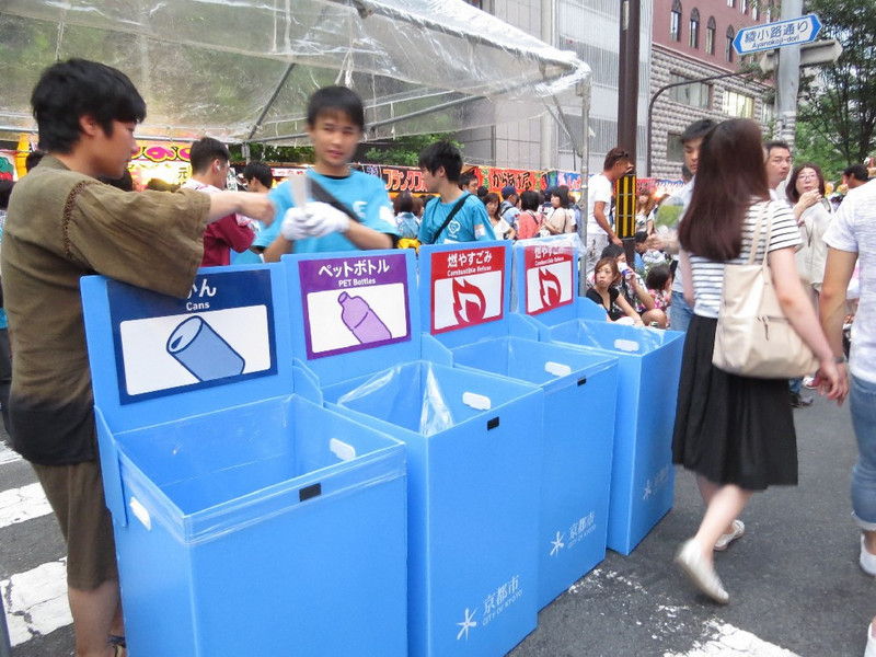 Temporary bins for festival ensure clean floors