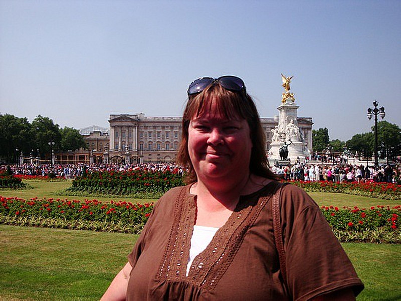 Malinda and Buckingham Palace (Her future home !-)