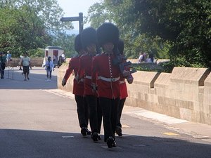 MAKE WAY FOR THE QUEEN&#39;S GUARD!!!!
