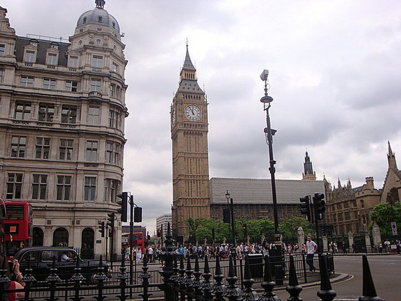 Big Ben at noon on a cloudy day