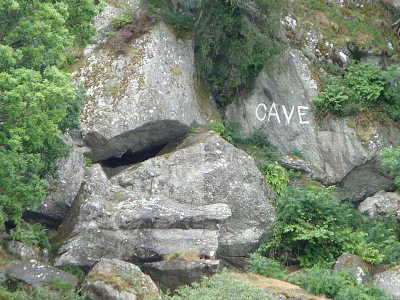 Rob Roy&#39;s cave along Loch Lomond 