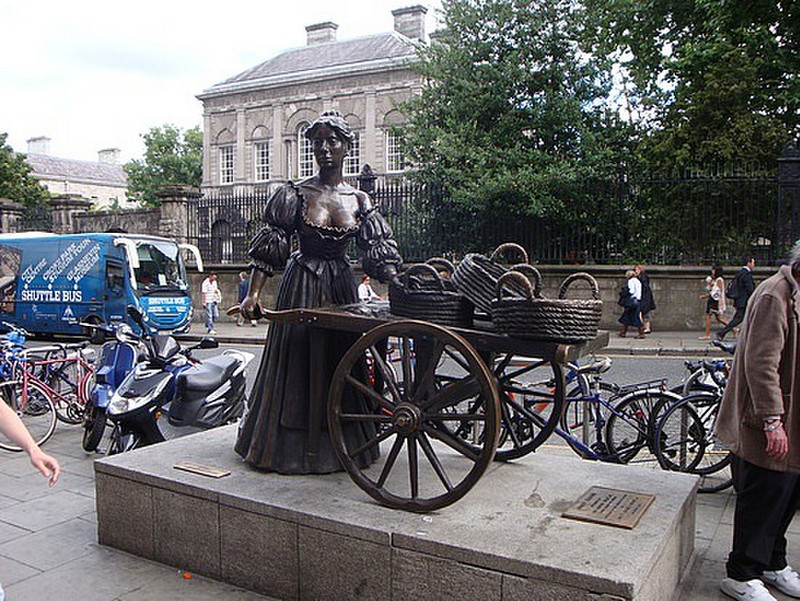Dublin: Molly Malone statue