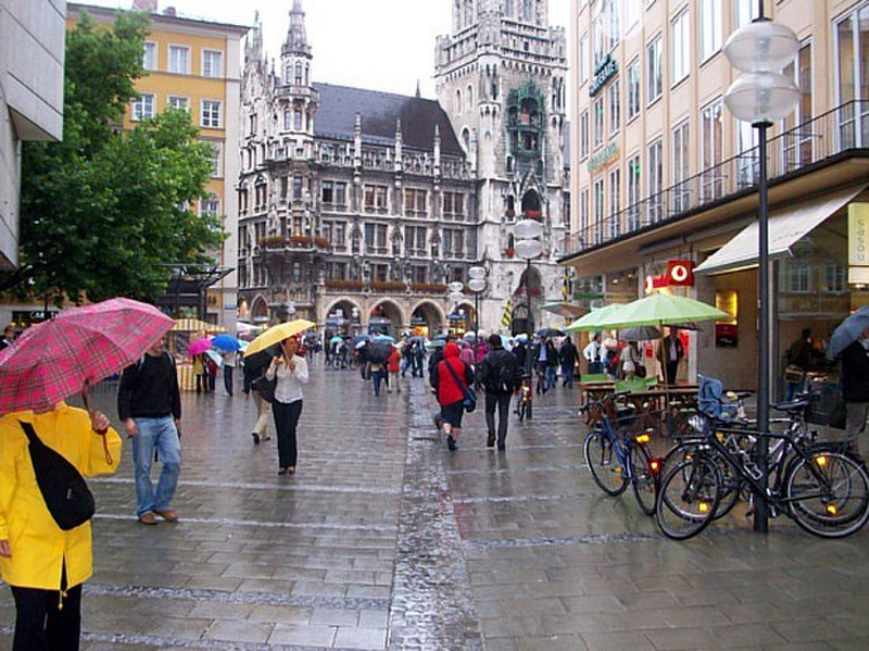 Rainy approach to Marienplatz