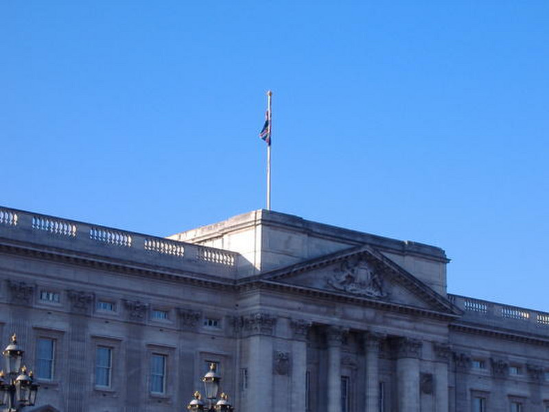 Flag flying means the Queen&#39;s home