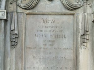 Adam Smith&#39;s Grave at the back of Tolbooth Tavern