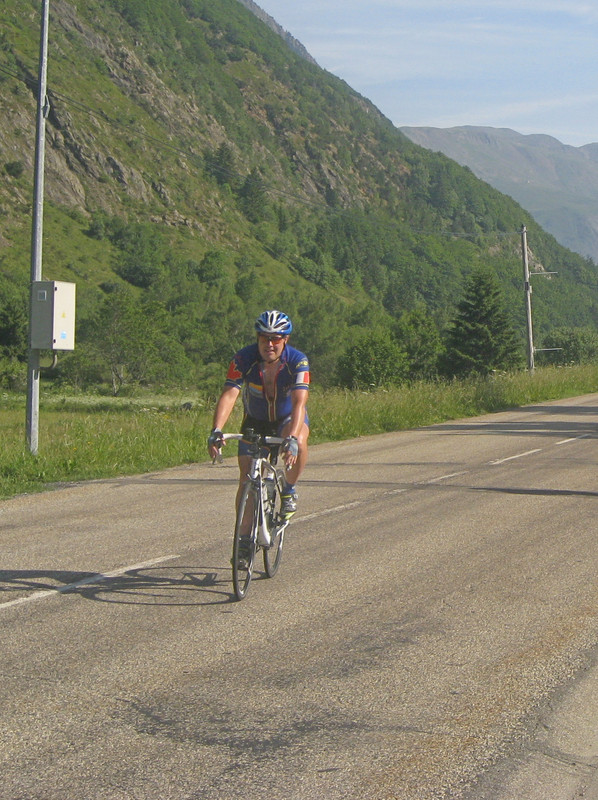 Tom arriving at Col d'Ornon