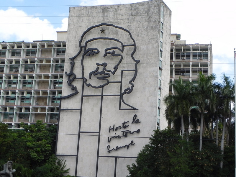 Che wire sculpture in Plaza Nacional