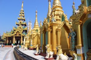 Shrines surrounding the pagoda