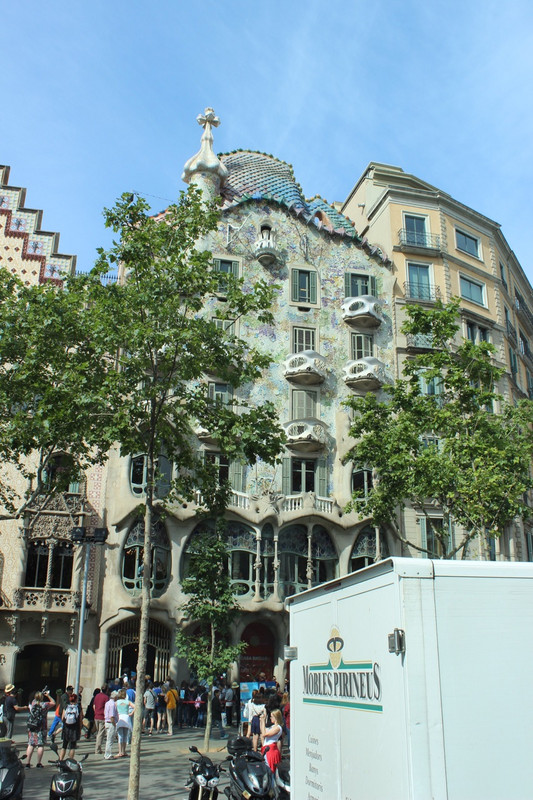 Gaudi&#39;s designed home for a wealthy candy maker