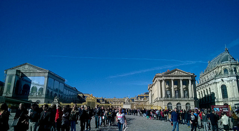 A la entrada de Versailles