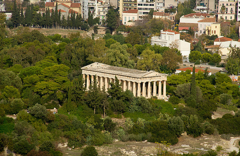 Templo romano a la distancia