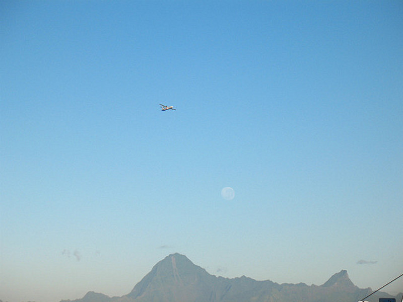 avion y luna