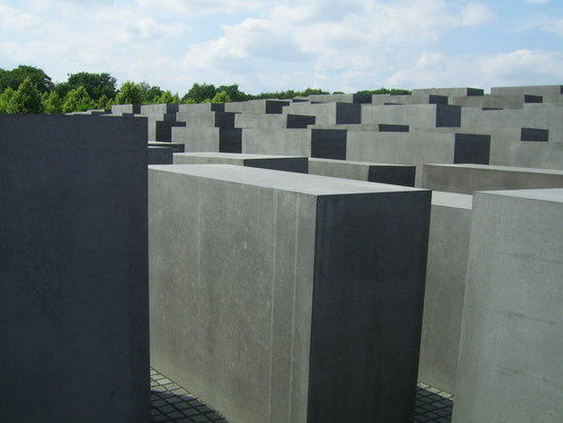 14 Columns of the memorial