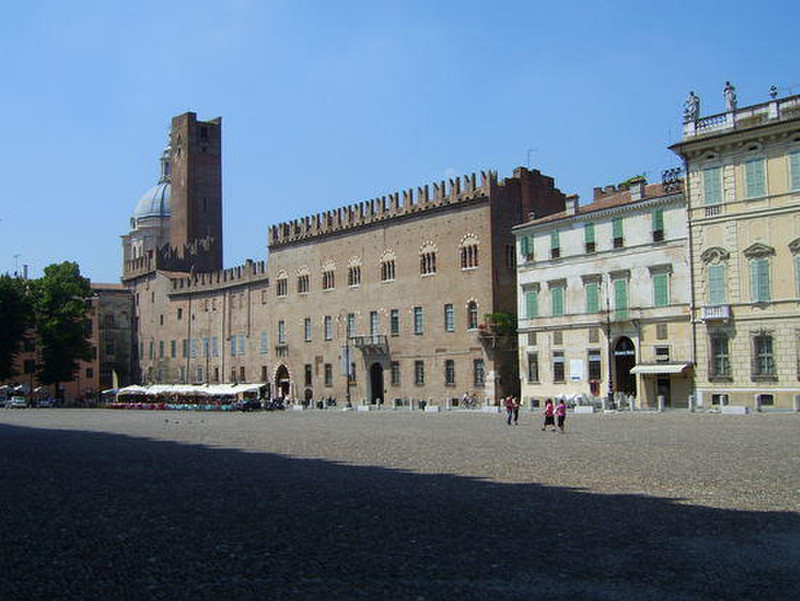 04 Piazza Sordello