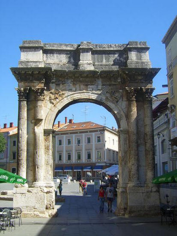 16 Arch of Sergius