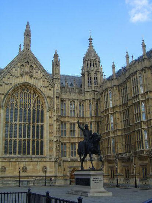 11 Houses of Parliament