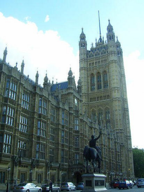 12 Houses of Parliament