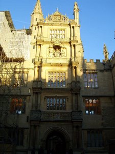25 Bodleian Library Courtyard