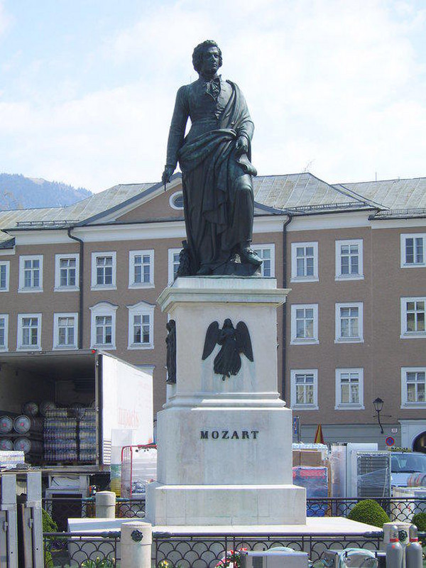 13 Statue